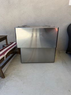 Washer dryer pedestals