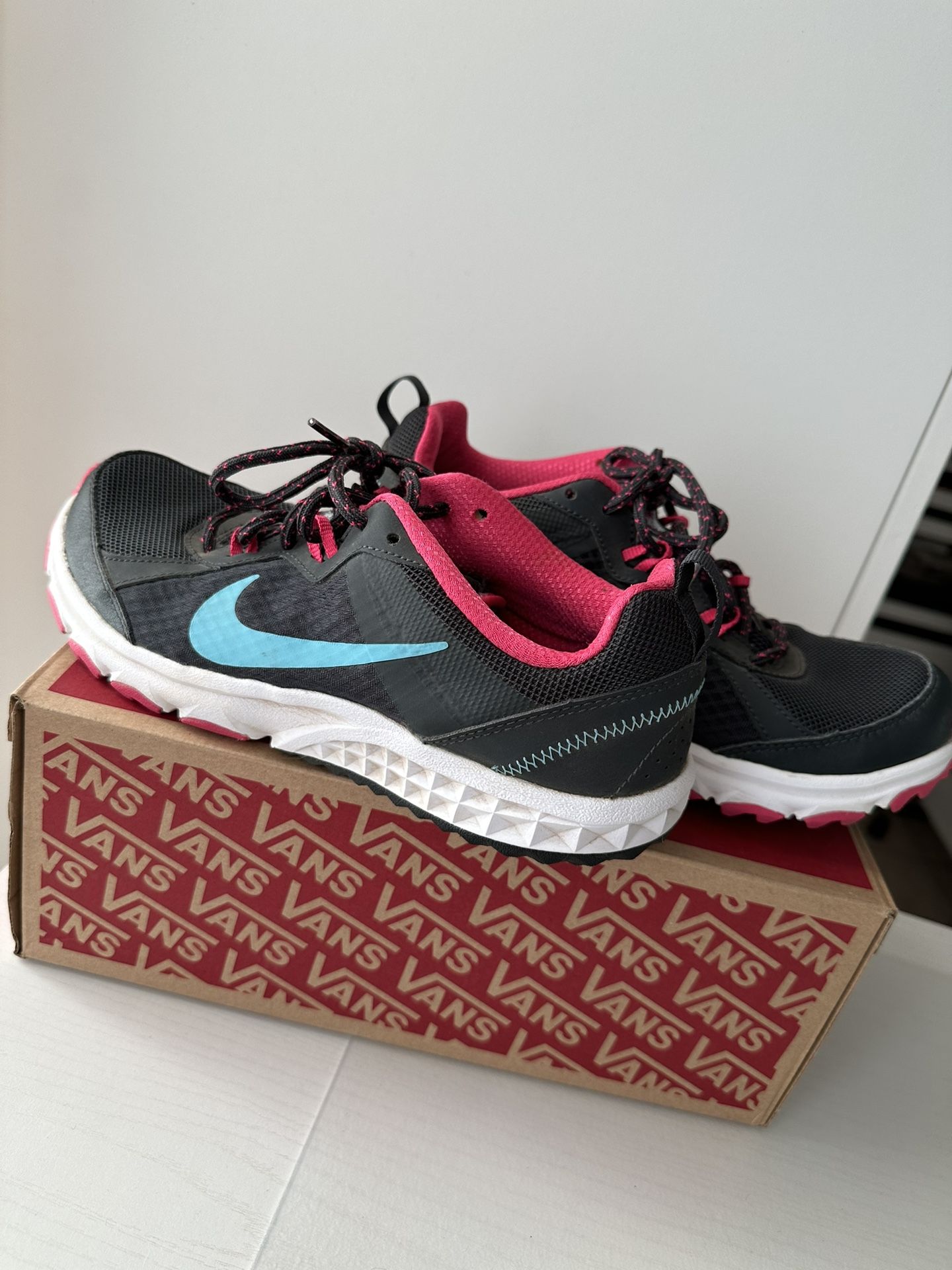 Nike women Shoes Size 8.5