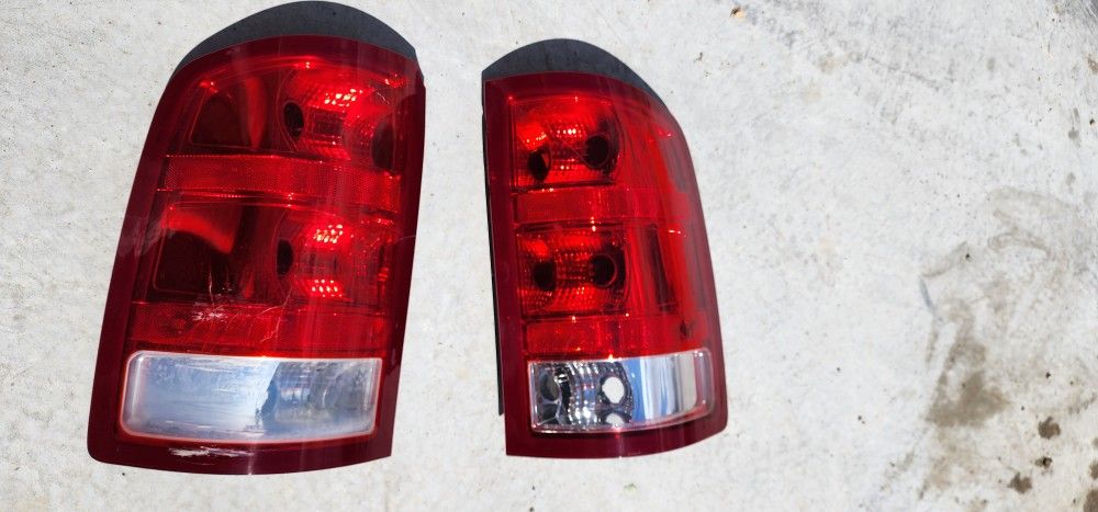 2007 GMC SIERRA tail lights