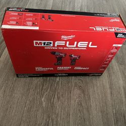 Milwaukee  M12  impact and drill combo