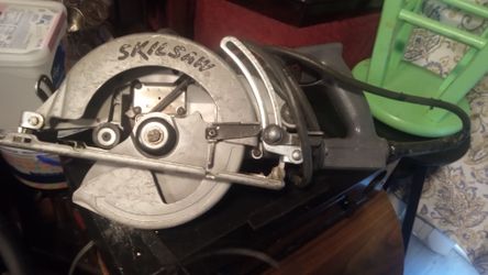 skillsaw and extra blades