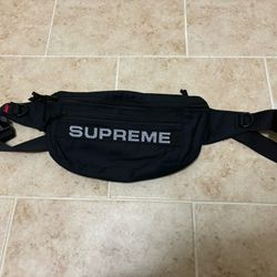 Supreme Field Waist Bag for Sale in Houston, TX - OfferUp