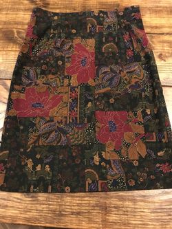 Briggs New York Woman size 18W Straight Skirt Black Burgundy Purple Floral