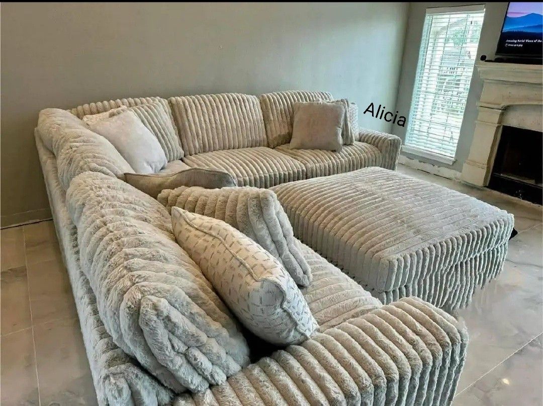 AP🎉 Ultra Comfy 3 Piece Sectional Couch// Financing & Delivery Available
