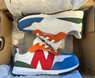 New Balance Hook & Loop Toddler shoes (8c) Brand new