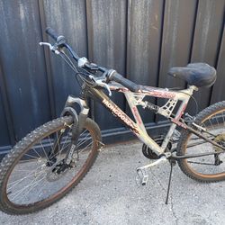 Mongoose XR 200 Suspension Mountain Bike 