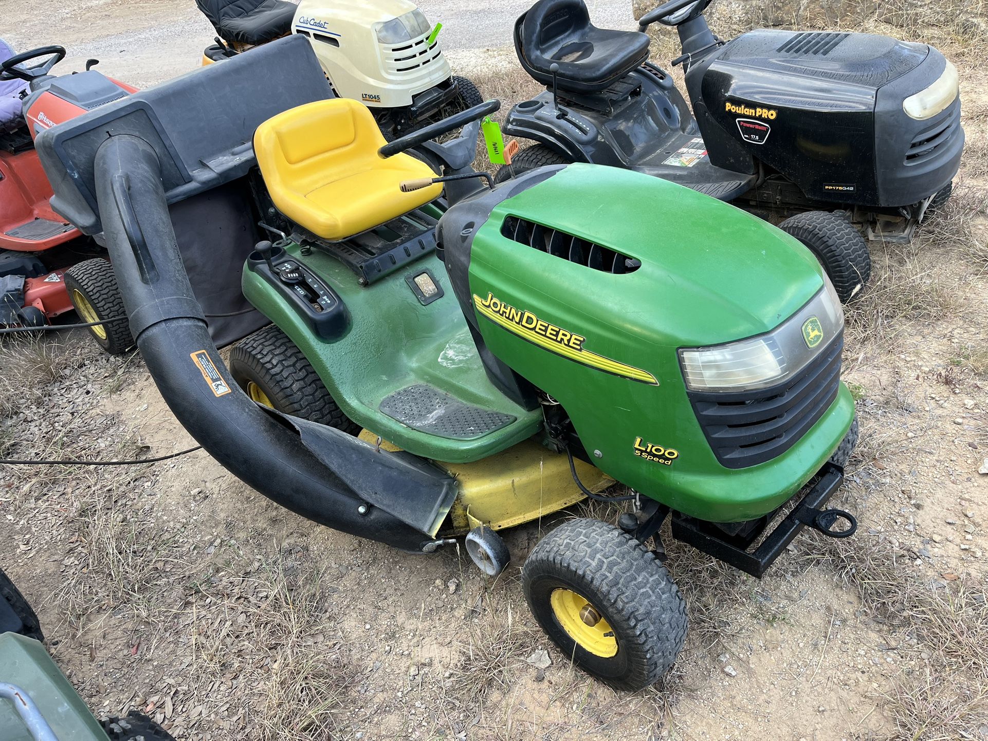 John Deere L100 42” Riding Lawn Mower 17.5hp w/bagger