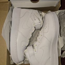 NEW Air Force 1 '07 Mid Women's Size 11 Triple White DD9625-100