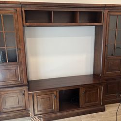 Entertainment center