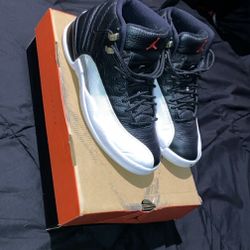 Jordan 12 Playoffs Size 9 Men 