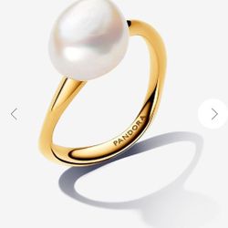 Baroque Treated Freshwater Cultured Pearl Ring
14k gold plating Size 7 1/2
