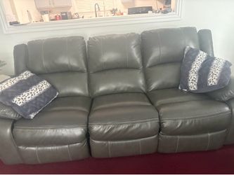 RECLINING COUCH SET ON SALE