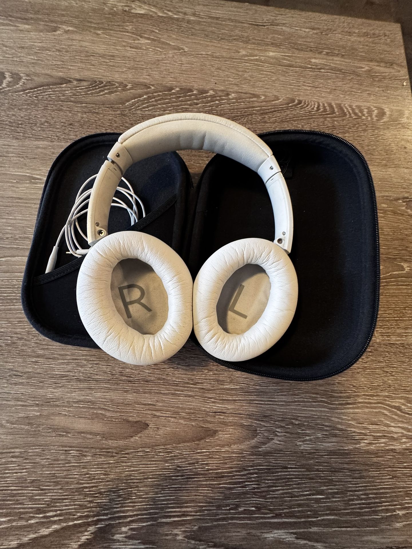 Bose - QuietComfort Wireless Noise Cancelling Over-the-Ear Bluetooth Headphones - White Smoke