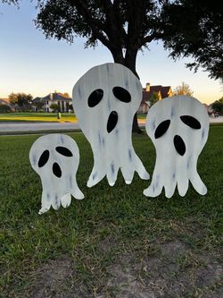 Ghost trio yard decoration