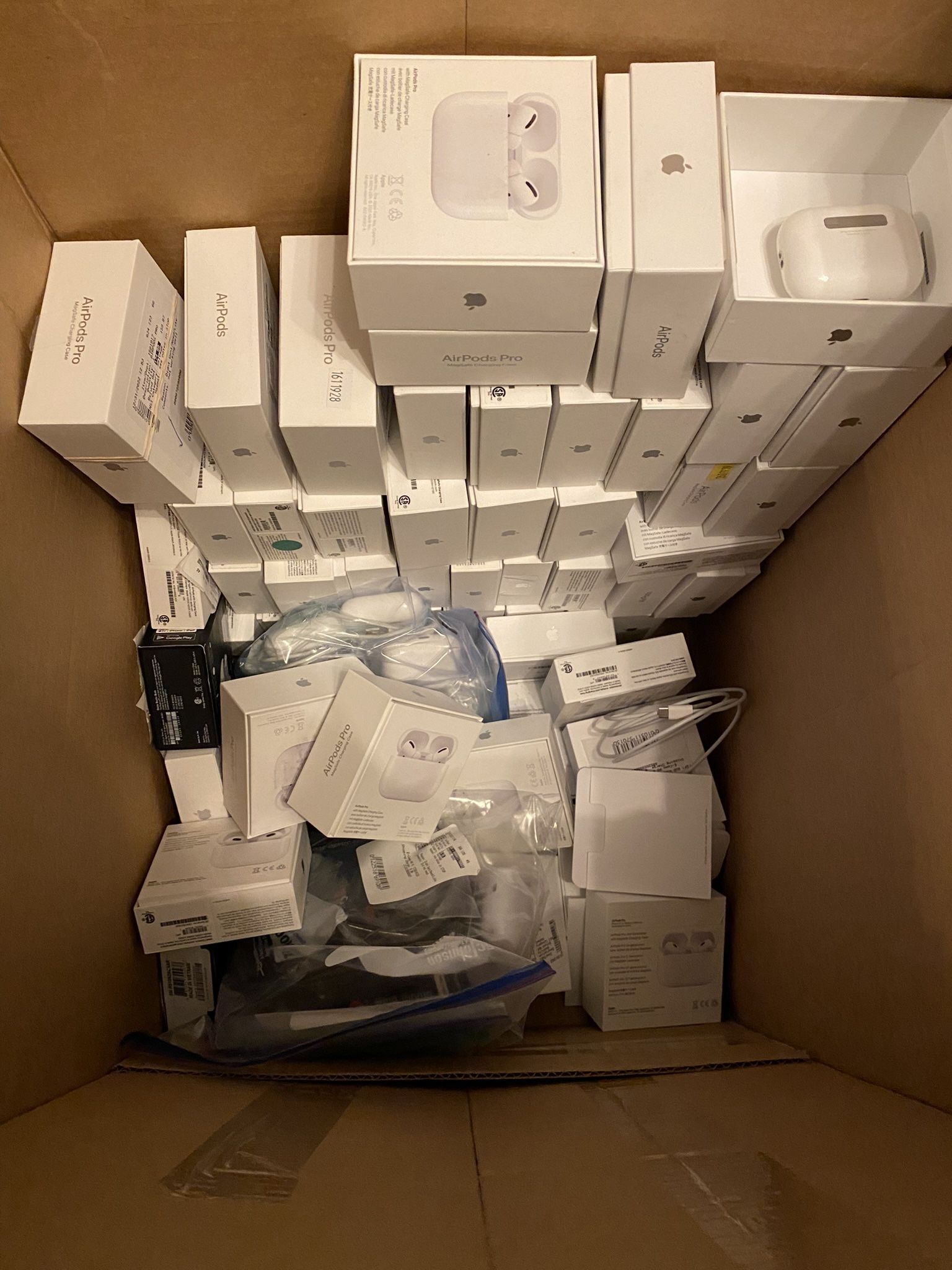 AIRPODS BULK $5995 RETAIL 50% DISCOUNT