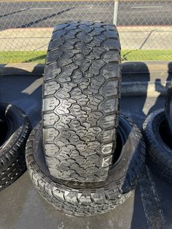 Pair Of Tires With Good Thread Life LT275/60R20 General Grabber
