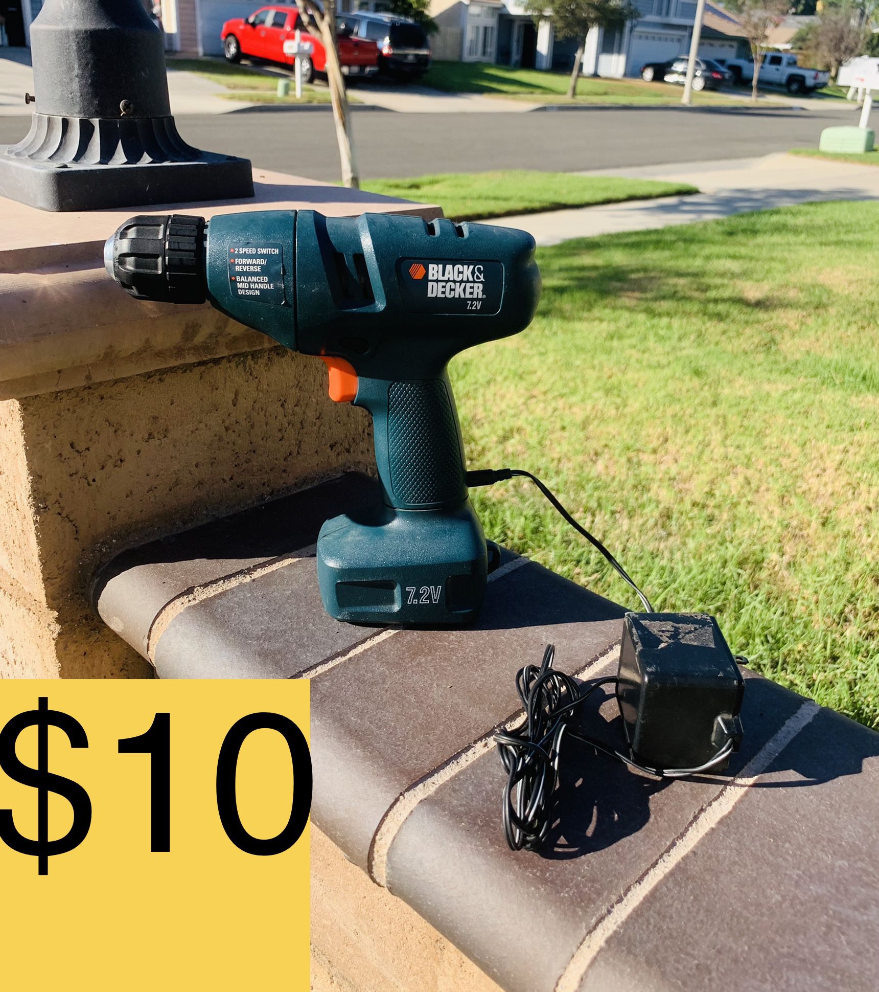 BLACK & DECKER 7.2 Volts With CHARGER DRILL (SELLING FOR $10)