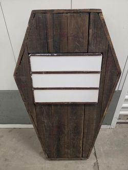 Wood coffin Marquee sign Holder prop Psyco Coffins 33.5 x 20 x 2.5 inches
This hqnd crafted proo is made of real wood
Perfecr for your yard display, t