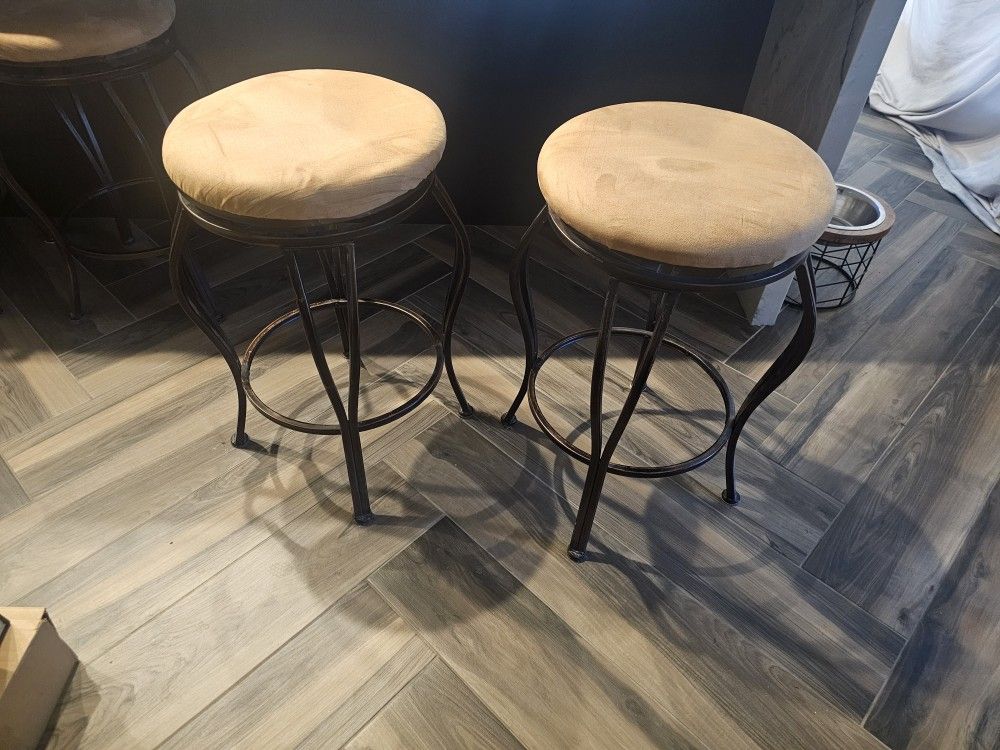 5 Bar Stools $40