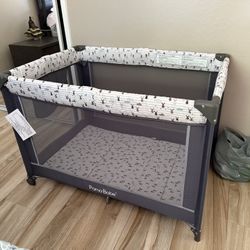 Portable Crib / Play Pen