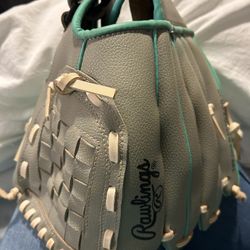 Girls Rawlings Fast pitch Softball Glove