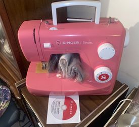 Singer Sewing Machine 
