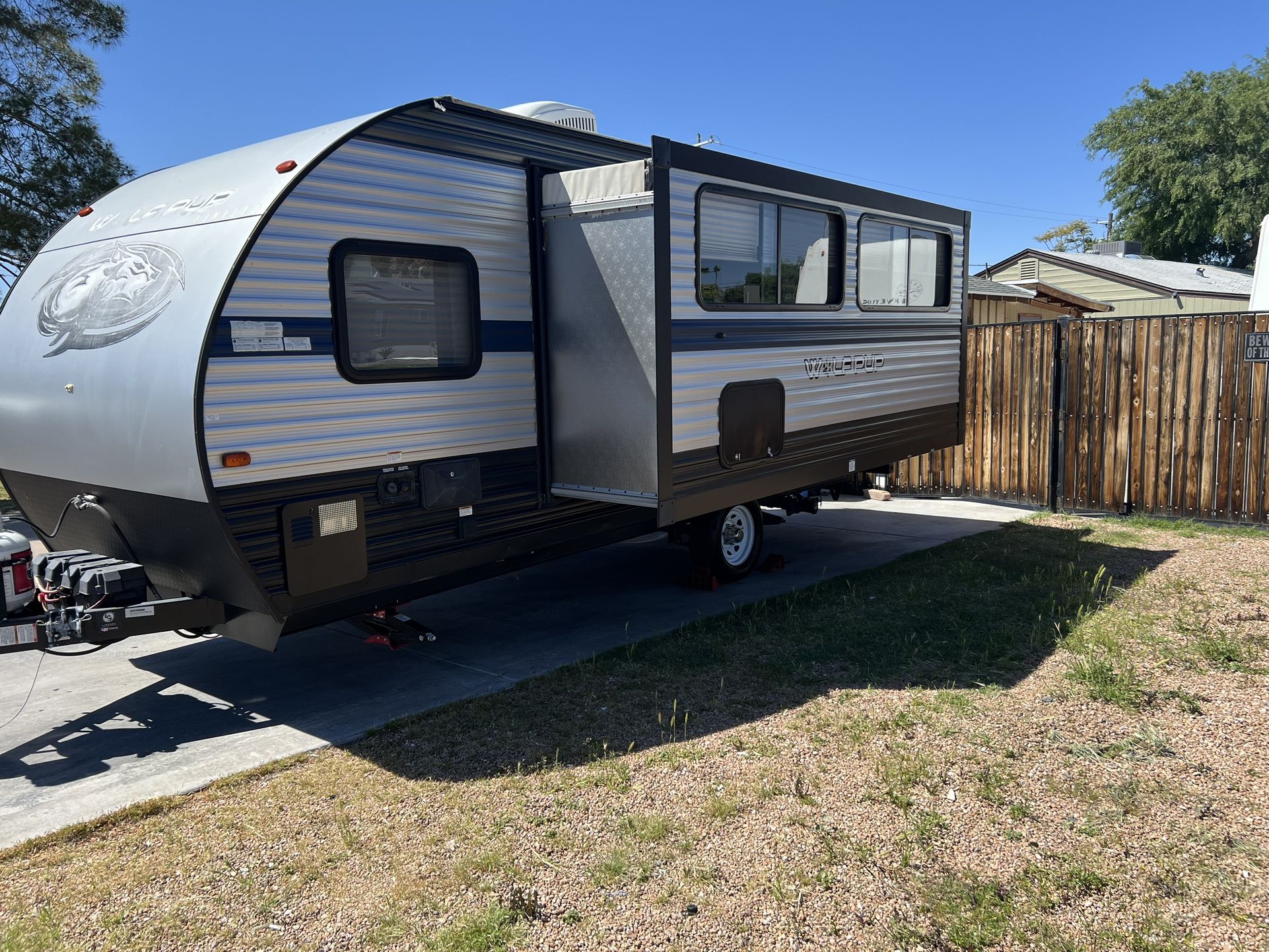 2020 Wolf PubLimited 20ft Travel Trailer With Huge Slide Out