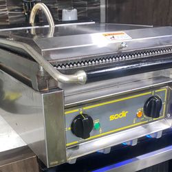 Panini Grill – Retail $1,800 – ONLY $350 (Firm) with local delivery included Excellent used condition  Removed from working environment   Heavy-duty c