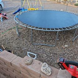 16' Trampoline 