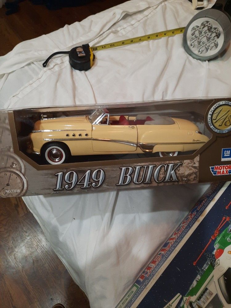 Motor Max 1949 Buick ROADMASTER Die cast 1:18
Original box
Mint condition