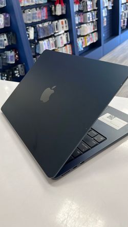 MacBook Air M2 8ram 512gb 13in. 2022