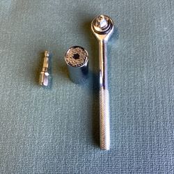 3 Piece Universal Socket Set. 1/4 - 3/4 Inch. 7mm - 19mm . Socket Adapter And Ratchet