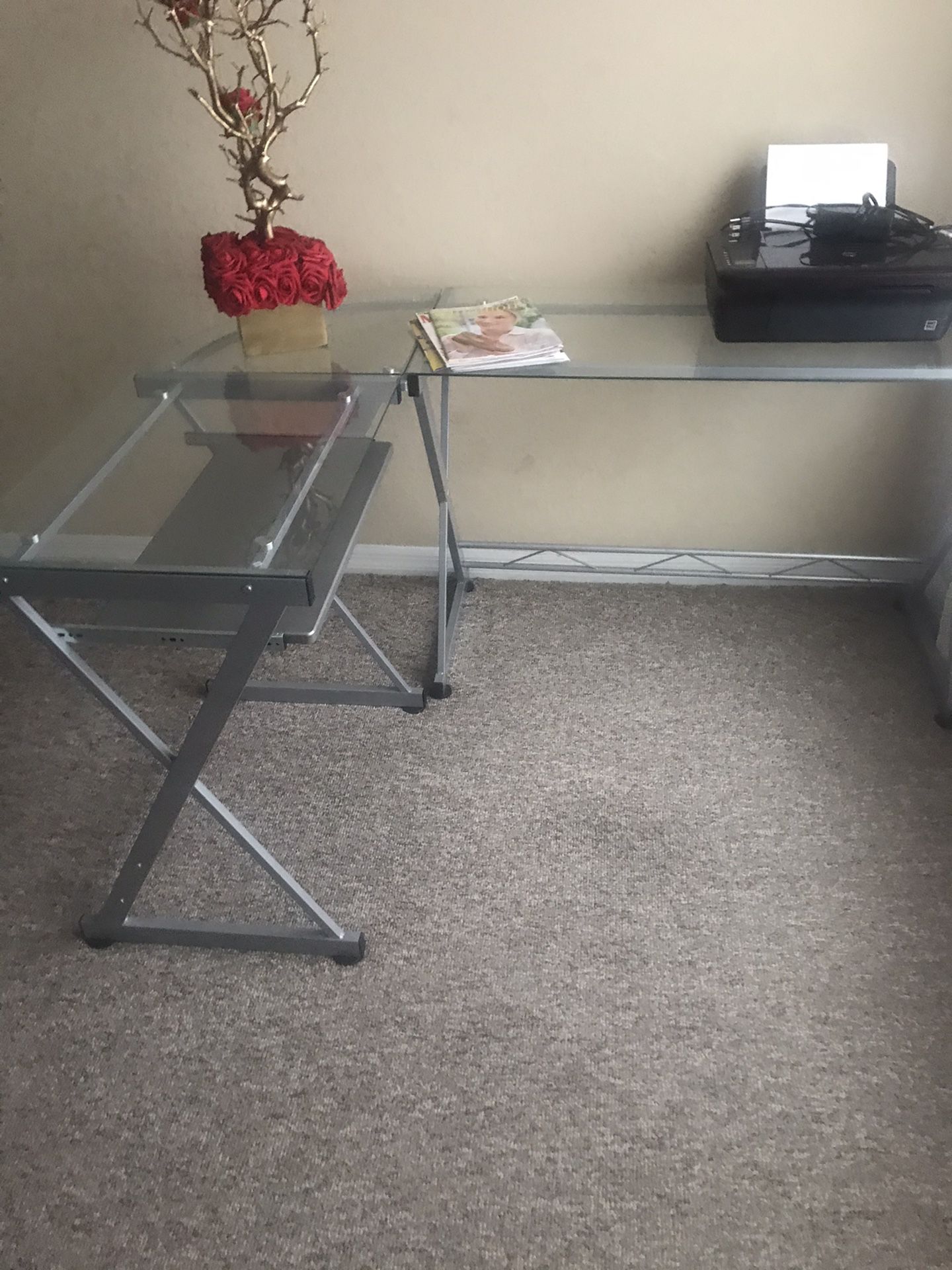 Selling  my office desk Because I’m Moving .