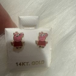 Really cute 14KT Gold Peglet Earrings