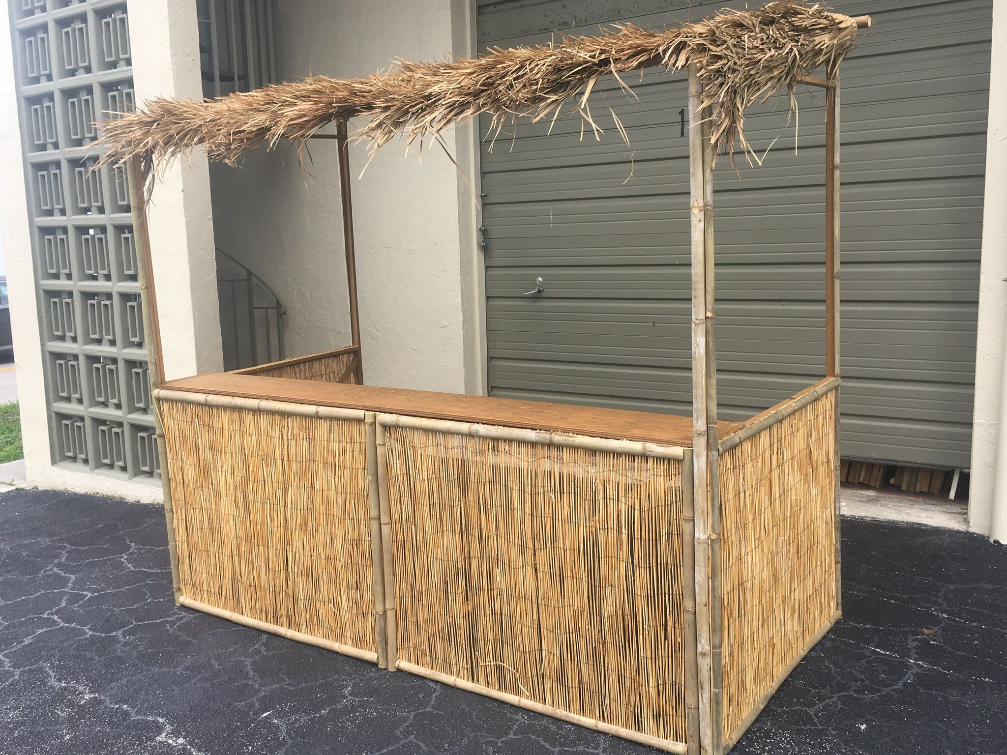 Tiki Hut Bar