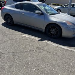 2009 Nissan Altima Manuel 6speed 2500 OBO