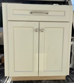 Luxury Shaker Base Cabinet w/ Roll-Out Trays – Kahle’s Kitchens