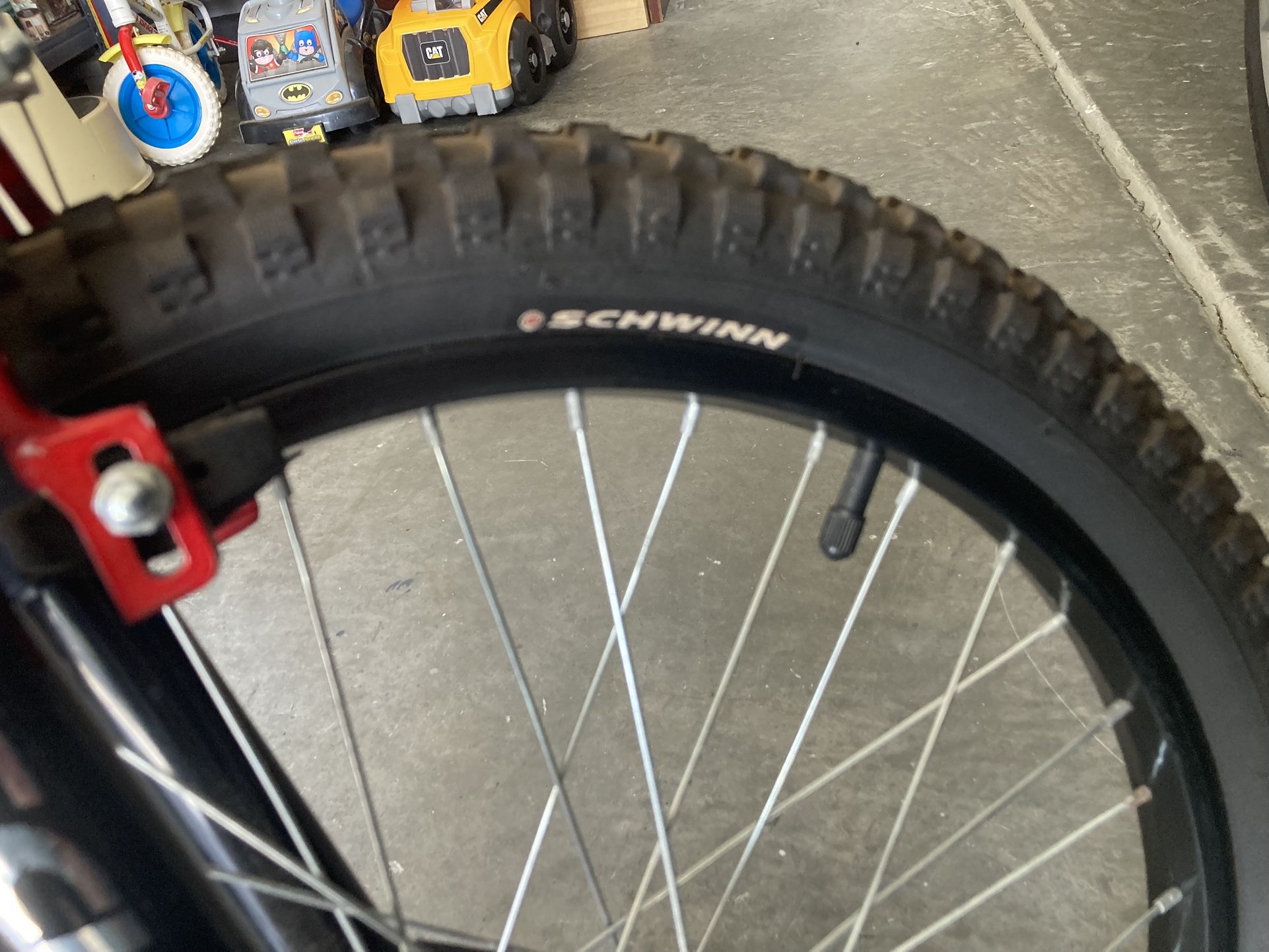 SCHWINN FALCON KIDS BIKE 20 Like New