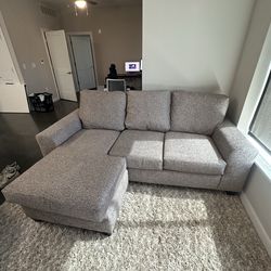 Sectional sofa with movable ottoman - near perfect condition