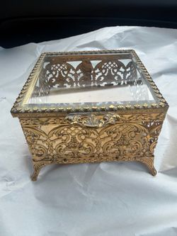 Vintage gilt filigree footed beveled jewelry box