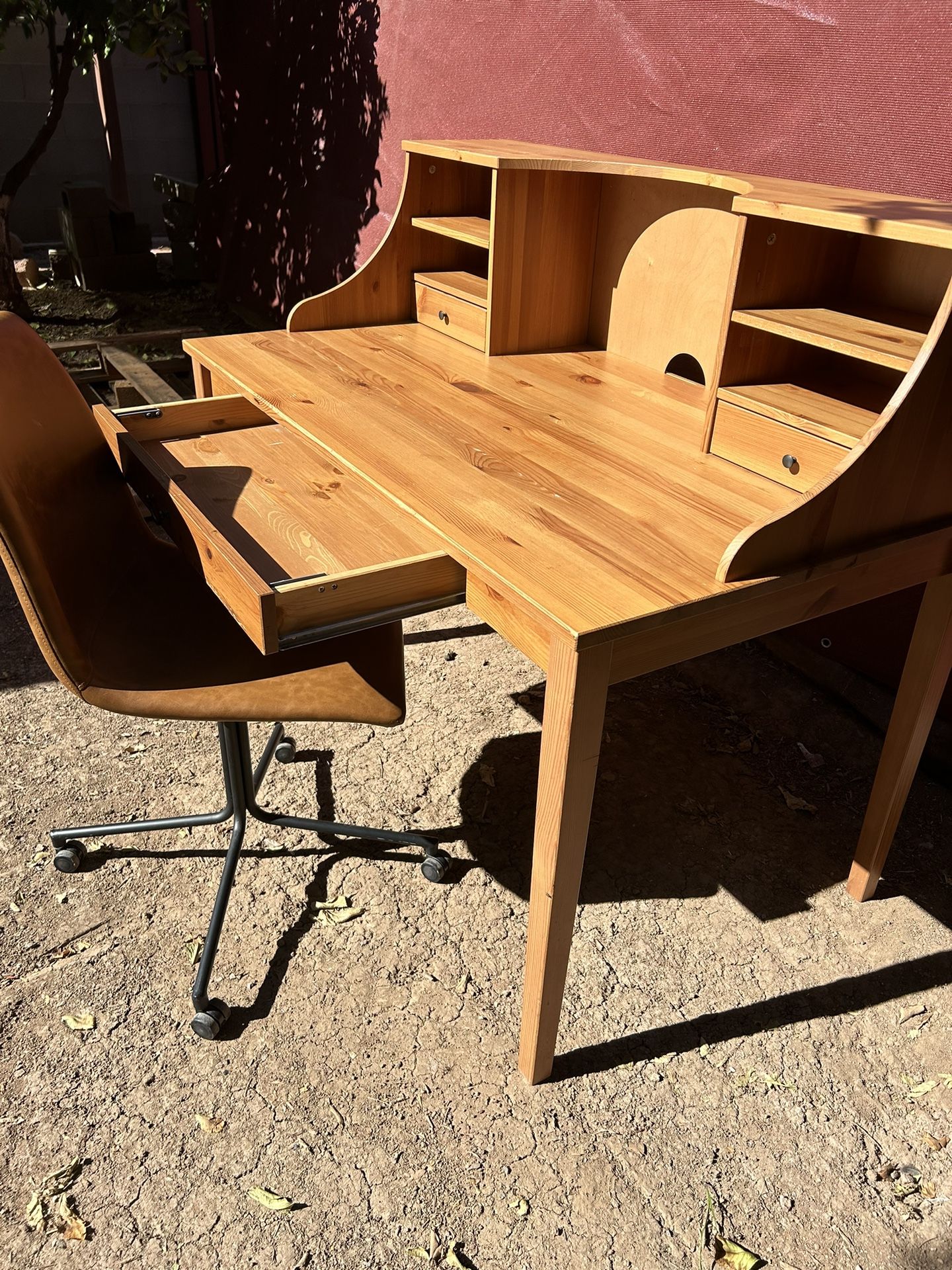 Beautiful Wood Oak Desk With New Chair & Plenty Of Storage Drawers 51”  Length 29”Width. & 42.5 Height  Great Condition 