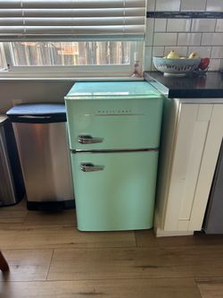 Master Chef Mini Fridge