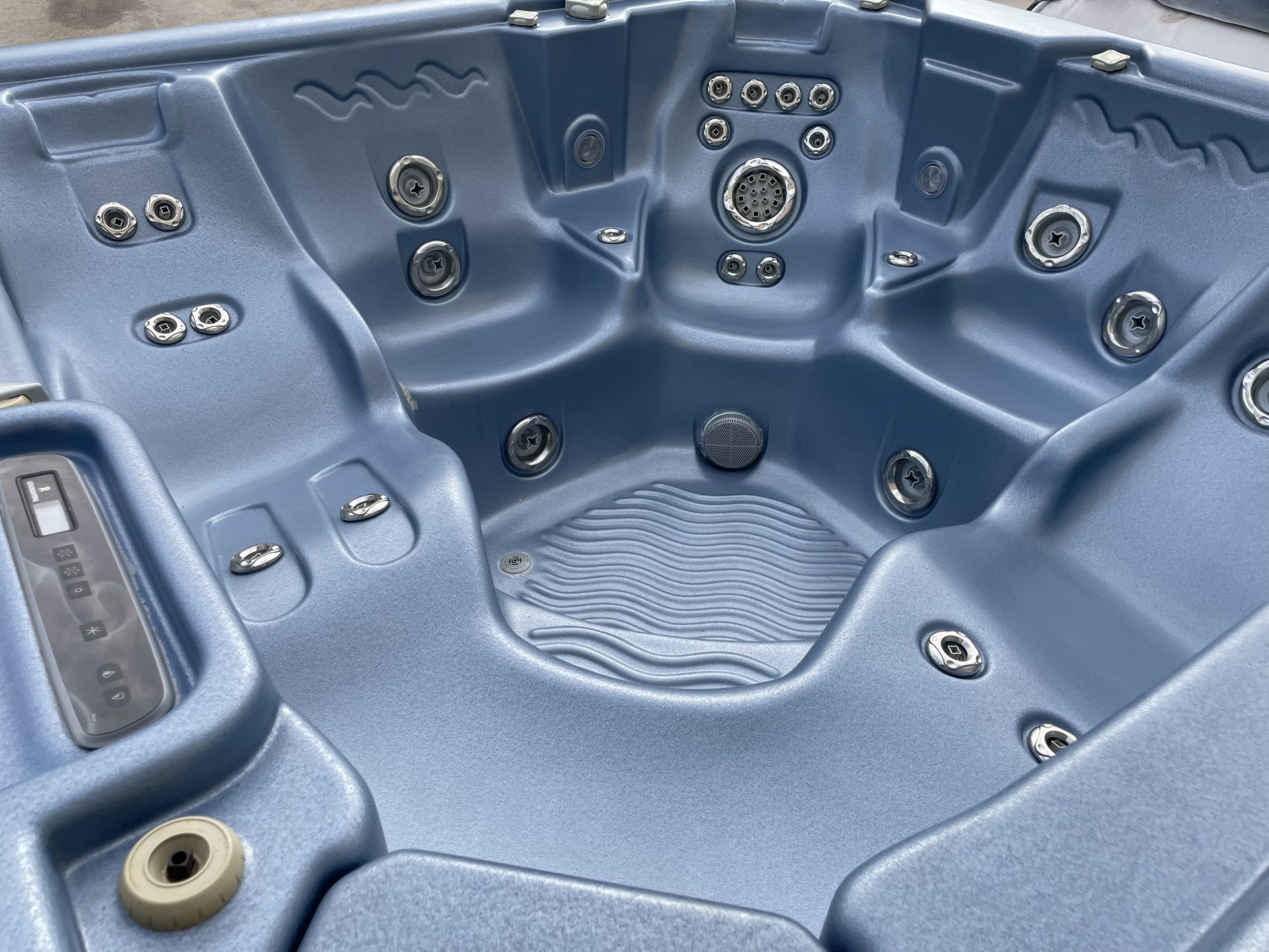 Refurbished 6 Person Leisure Bay Hot Tub