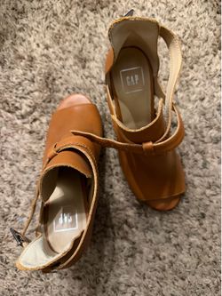 GAP heeled sandals size 7