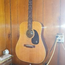 EPIPHONE DREADNOUGHT GUITAR 