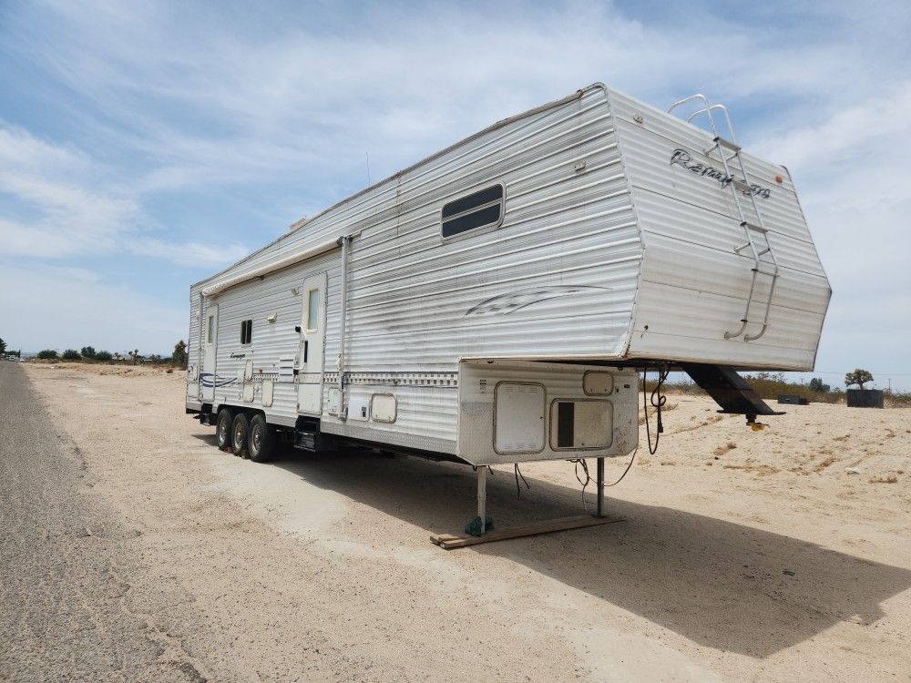 (contact info removed) 2004 noman rampage 5 wheel w/ toy hauler 40ft