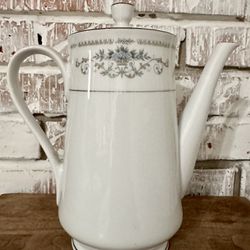 Diane Porcelain Tea Pot and Lid Fine China of Japan Coffee Pot Disc