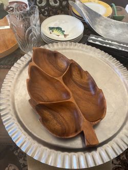 Wood Leaf-Shaped Divided Serving Tray