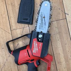 Milwaukee M12 6” Chainsaw