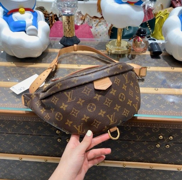 2018 Louis Vuitton Monogram Bumbag